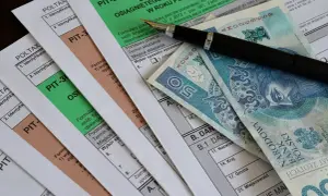 Formularze PIT i polskie banknoty. Czy rezonans można odliczyć od podatku? To pytanie nurtuje wielu podatników.