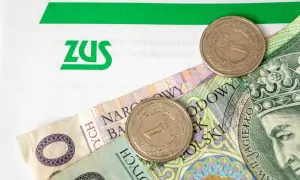 ZUS i polskie złotówki, symbolizujące obliczanie stażu pracy i świadczeń.