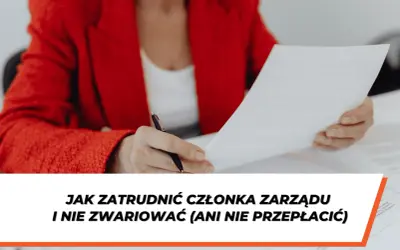 Kobieta w czerwonej marynarce analizuje dokumenty, szukając informacji o wynagrodzeniu członka zarządu z powołania i umowie o pracę.