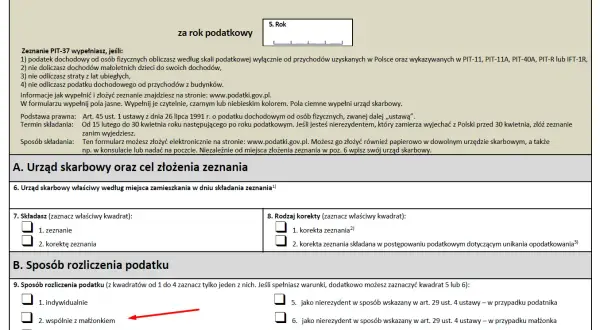 Formularz PIT-37. Sekcja "Sposób rozliczenia podatku" pokazuje opcje: indywidualnie, wspólnie z małżonkiem, jako wdowa/wdowiec. Pytanie, czy odszkodowanie jest opodatkowane, nie jest tu bezpośrednio poruszane.