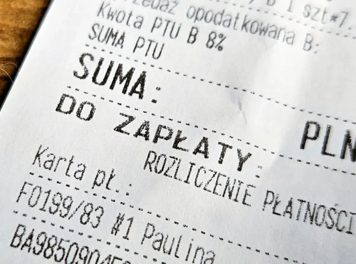 Fragment paragonu z napisem "SUMA: DO ZAPŁATY", "ROZLICZENIE PŁATNOŚCI" i numerem karty. Może dotyczyć art. 109 ust. 3d ustawy o VAT.