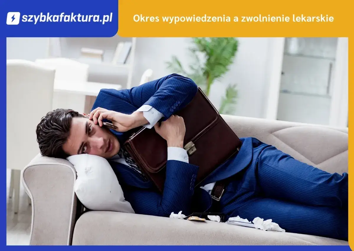 Mężczyzna w garniturze leży na kanapie, rozmawiając przez telefon i trzymając teczkę. Wygląda na zmęczonego, co może sugerować chorobowe na wypowiedzeniu.