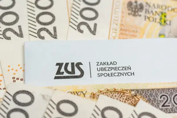 ZUS na tle banknotów 200 zł. Czy renta wdowia będzie działała wstecz? Pytanie o świadczenia z ZUS.