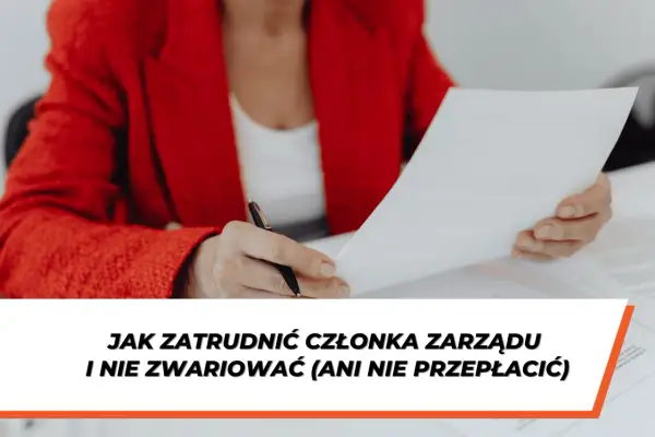 Kobieta w czerwonej marynarce analizuje dokumenty, szukając informacji o wynagrodzeniu członka zarządu z powołania i umowie o pracę.