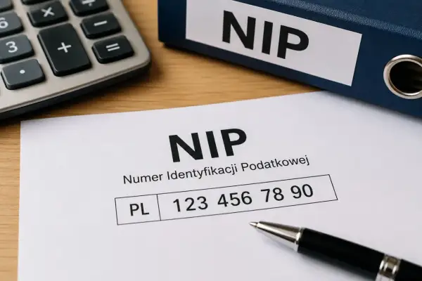 Dokument z numerem NIP, kalkulator i segregator. Czy każdy ma NIP? To pytanie o numer identyfikacji podatkowej.