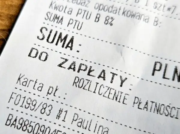 Fragment paragonu z napisem "SUMA: DO ZAPŁATY", "ROZLICZENIE PŁATNOŚCI" i numerem karty. Może dotyczyć art. 109 ust. 3d ustawy o VAT.